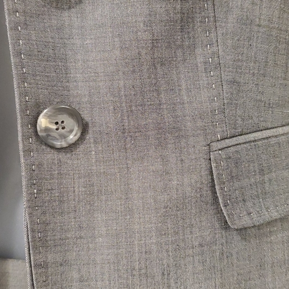 TAHARI suit 2 pieces. Skirt and blazer - Picture 2 of 7